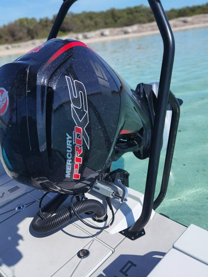Motor boat 