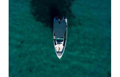 Motor boat 