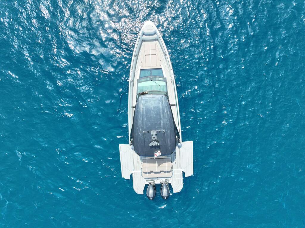 Motor boat 