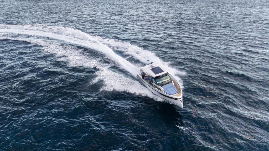 Motor boat 