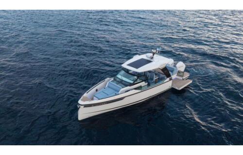 Motor boat 