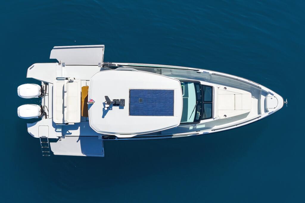 Motor boat 