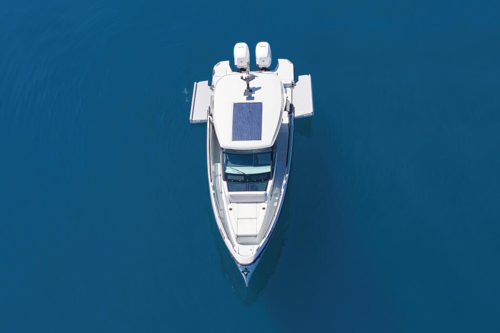 Motor boat 