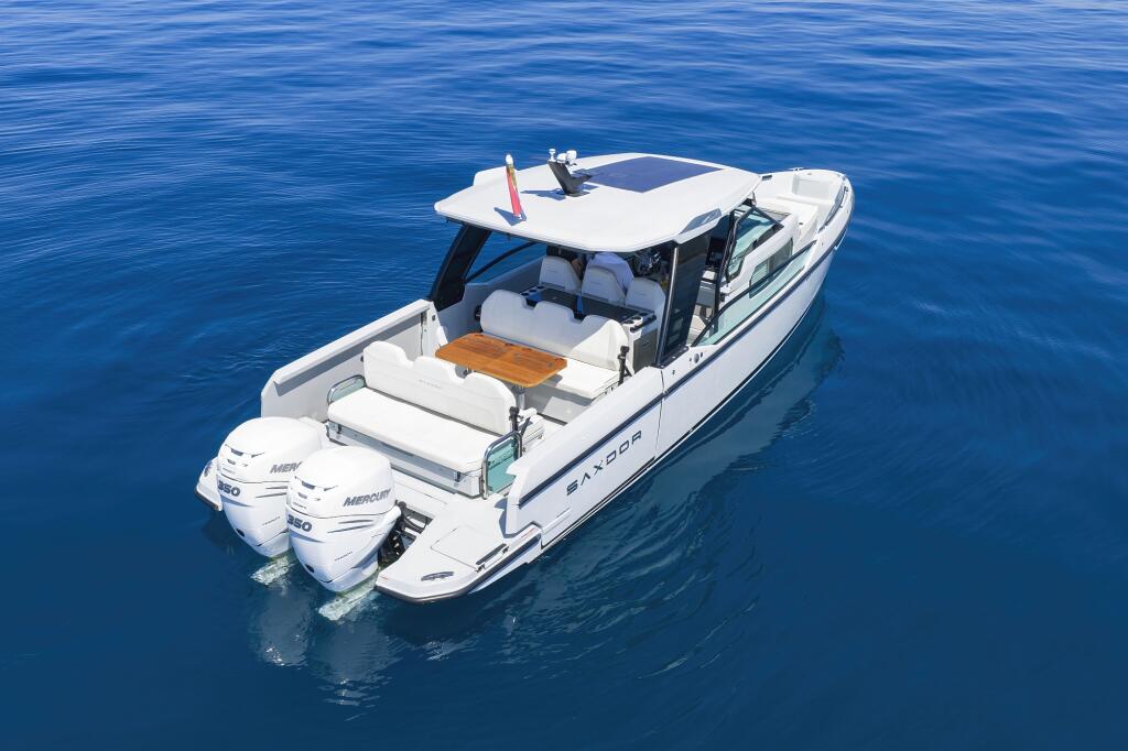 Motor boat 