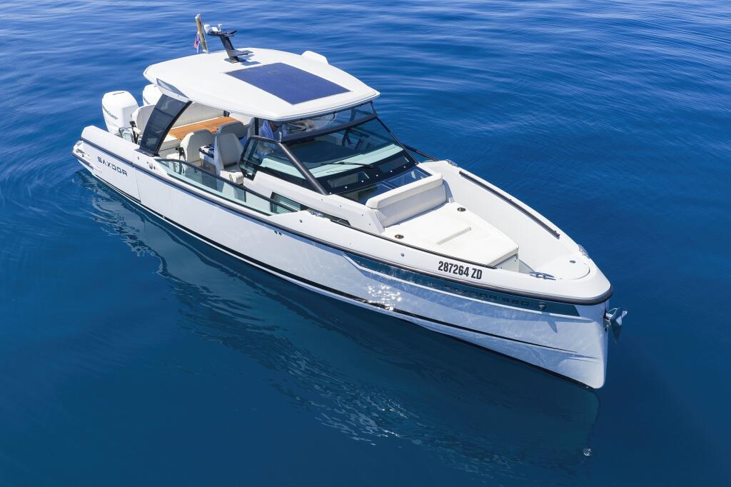 Motor boat 