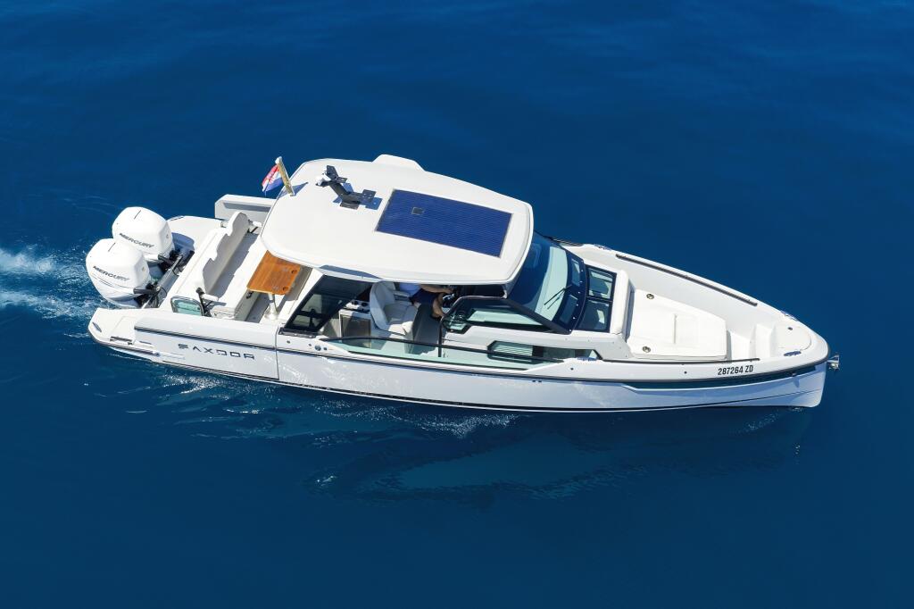 Motor boat 