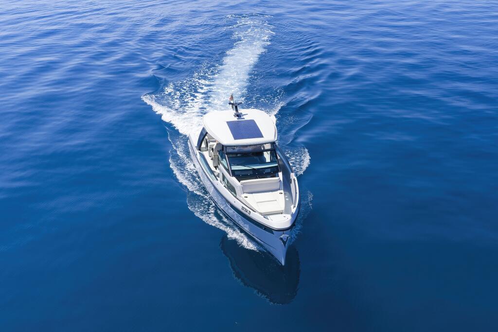 Motor boat 