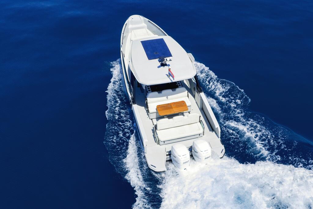 Motor boat 