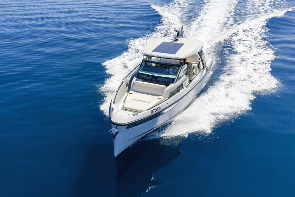 Motor boat 