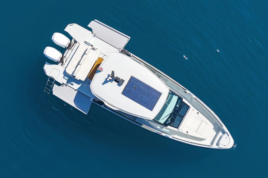 Motor boat 