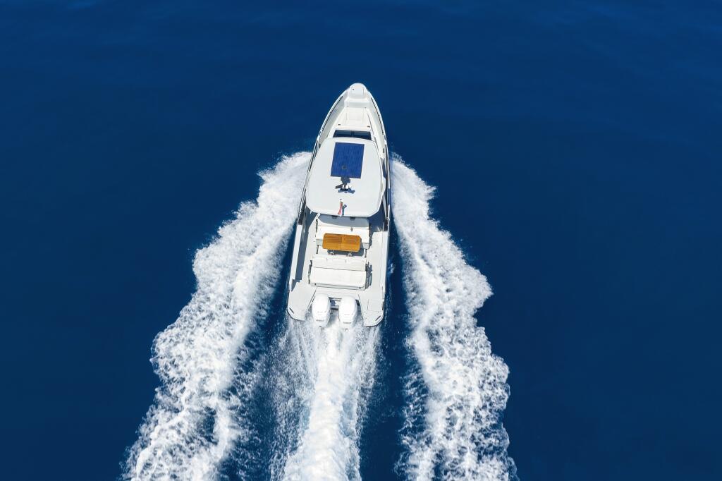 Motor boat 