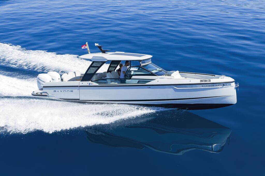 Motor boat 