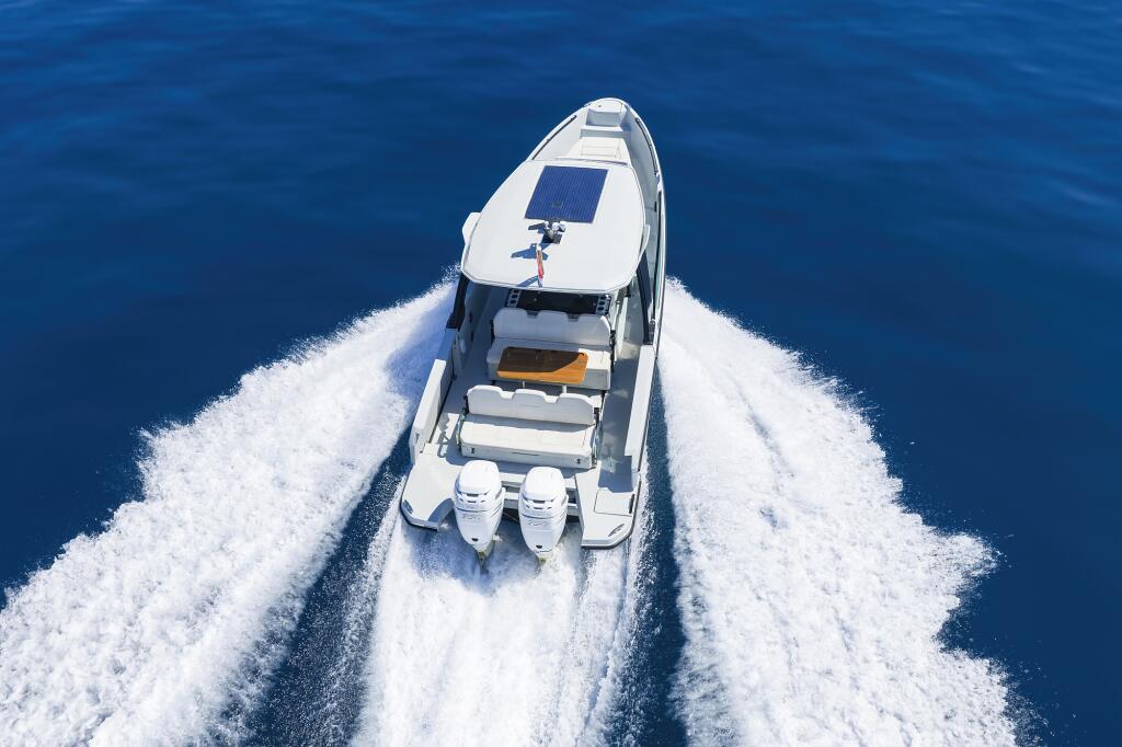Motor boat 