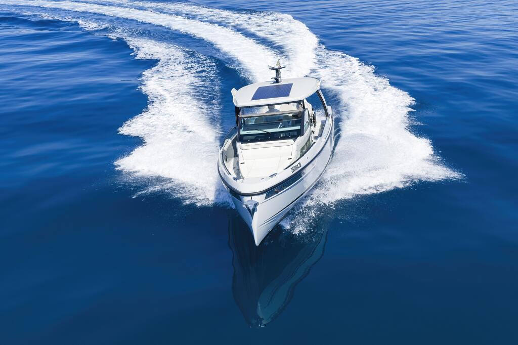 Motor boat 