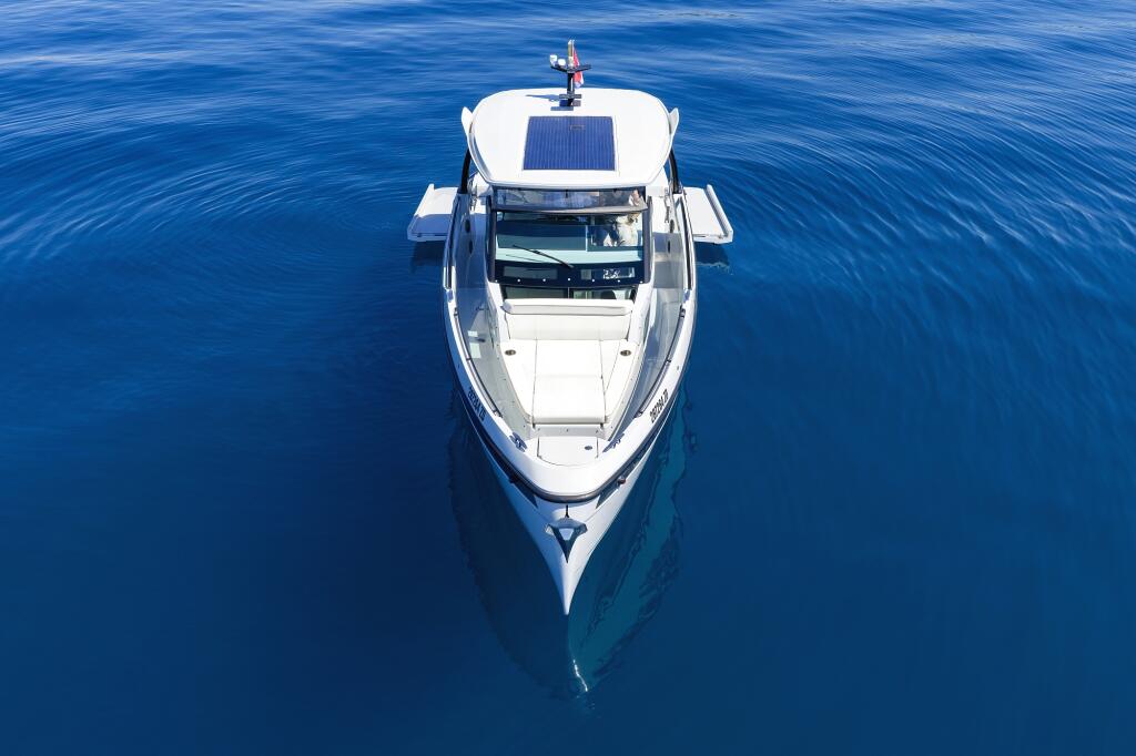 Motor boat 