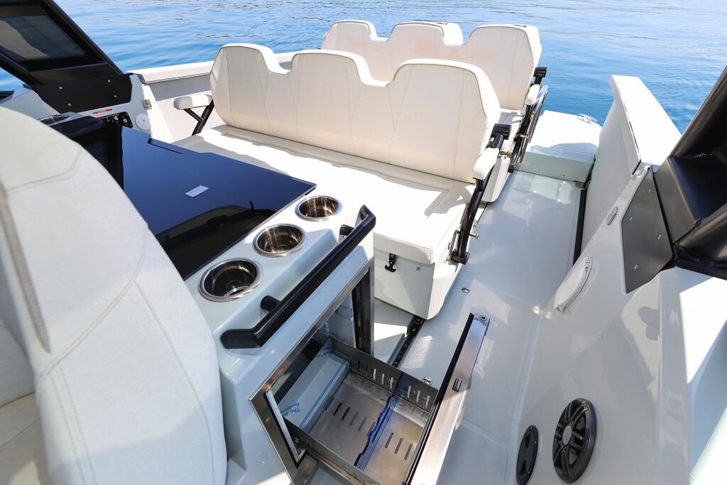 Motor boat 