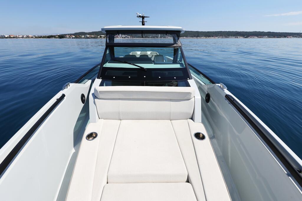 Motor boat 
