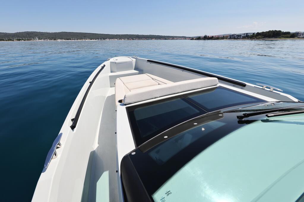 Motor boat 