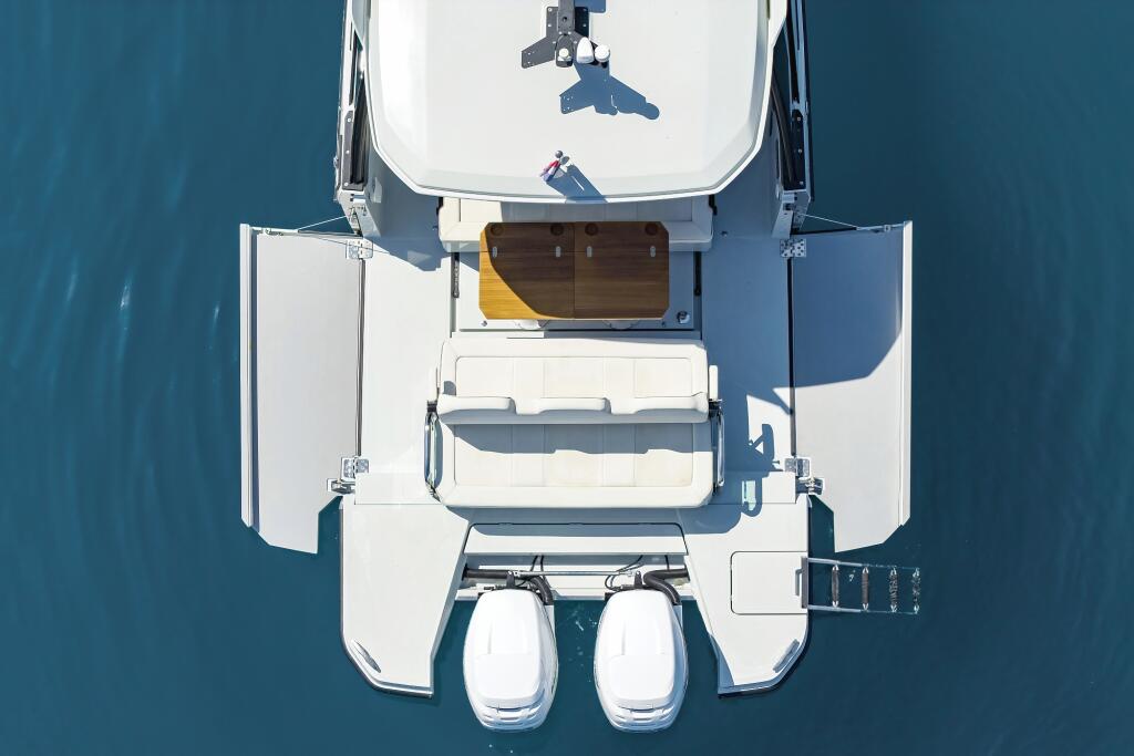 Motor boat 