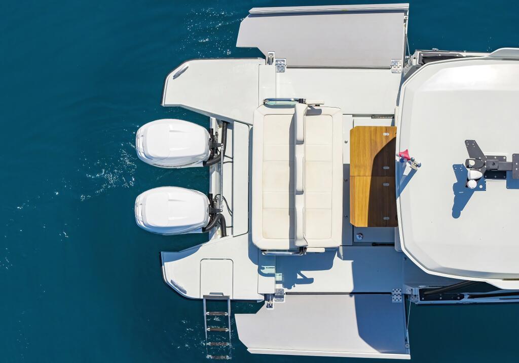 Motor boat 