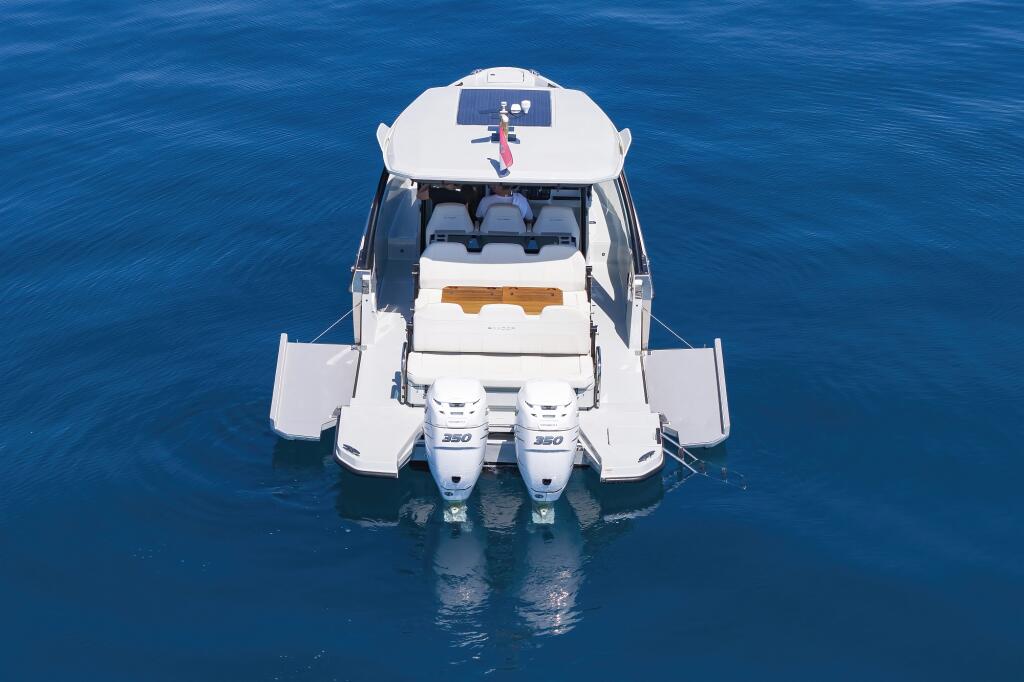 Motor boat 