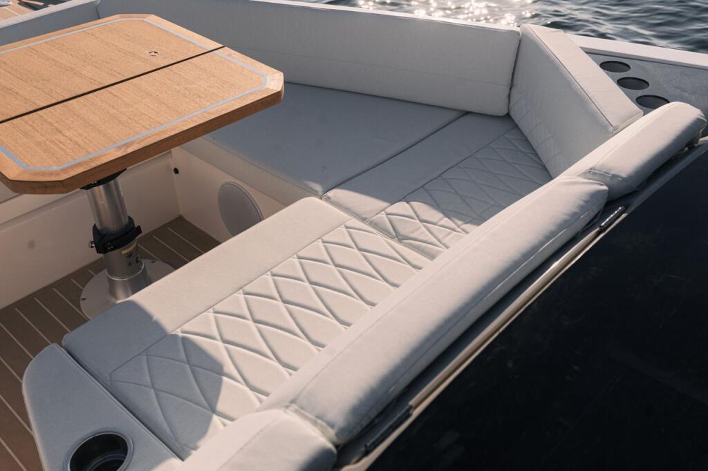 Motor boat 