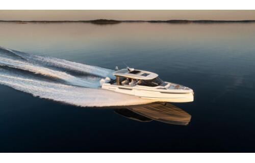 Motor boat 