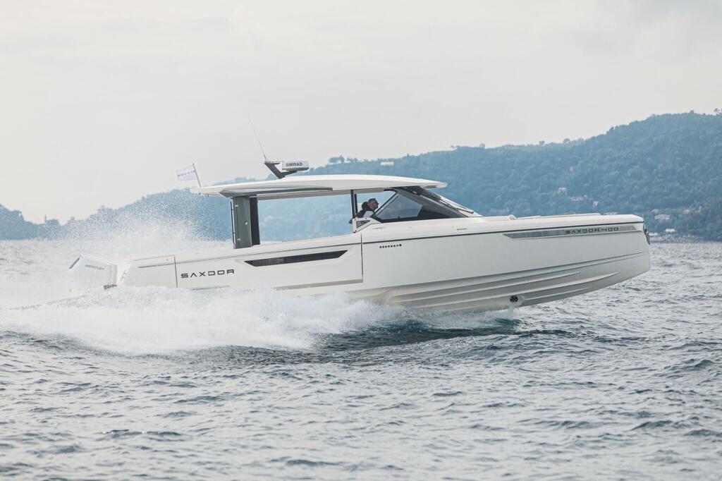 Motor boat 