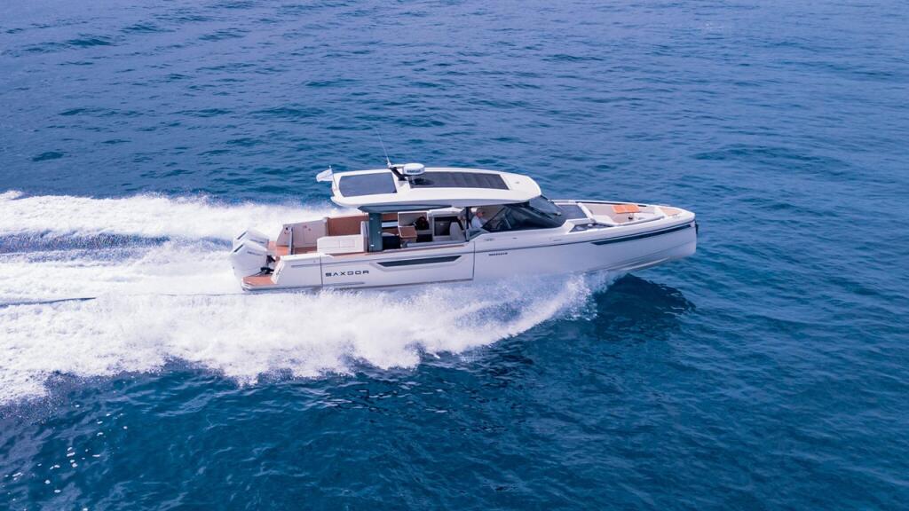 Motor boat 