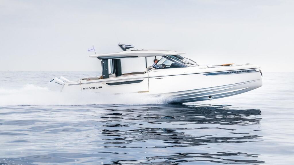 Motor boat 