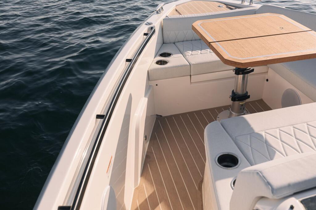 Motor boat 