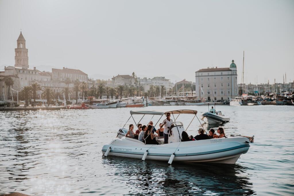 Rubber boat (R.I.B.) 