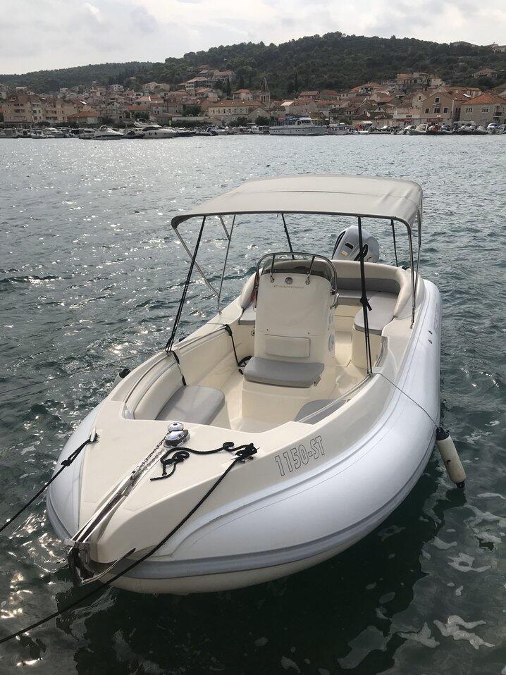 Rubber boat (R.I.B.) 