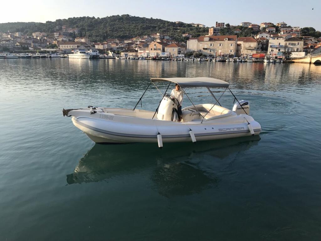 Rubber boat (R.I.B.) 
