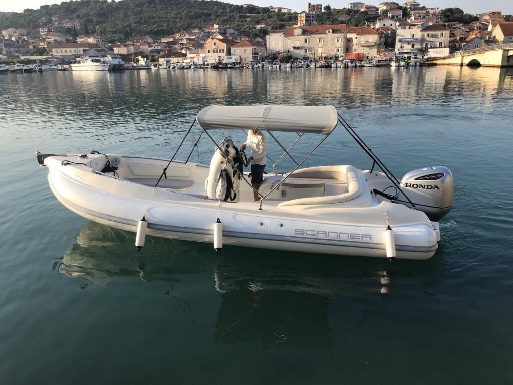 Rubber boat (R.I.B.) 