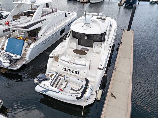 Motor boat 