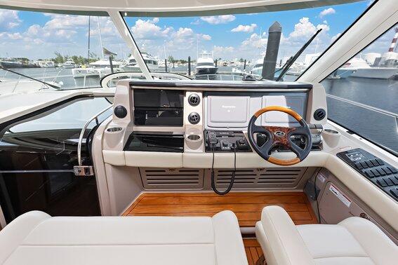 Motor boat 