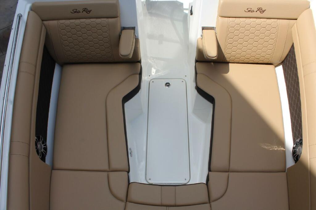 Motor boat 