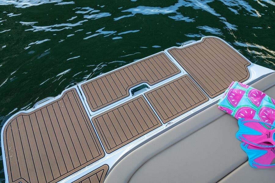 Motor boat 