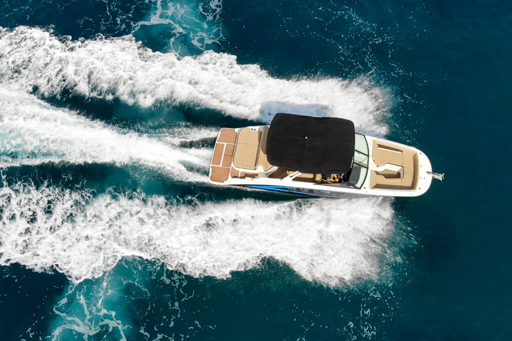 Motor boat 
