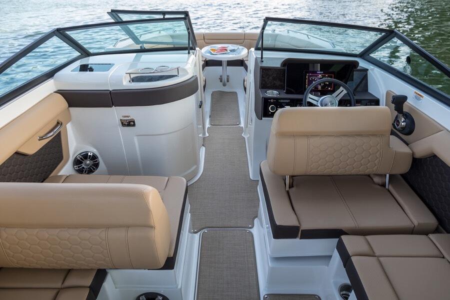 Motor boat 