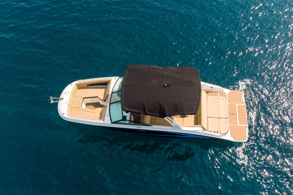 Motor boat 