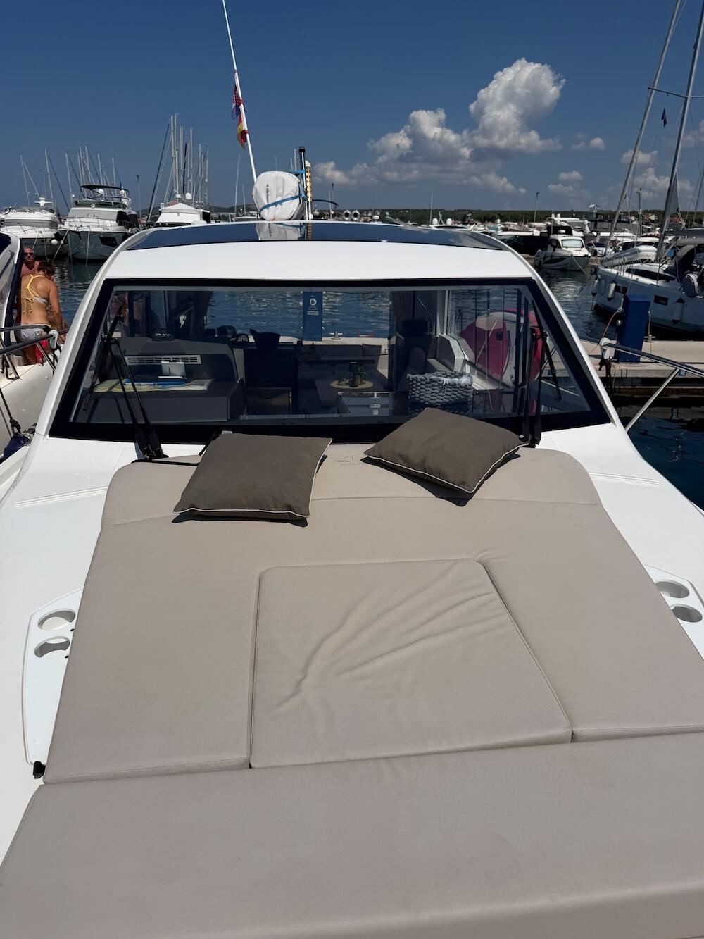 Motor boat 