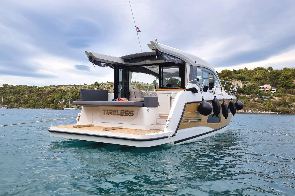 Motoryacht 