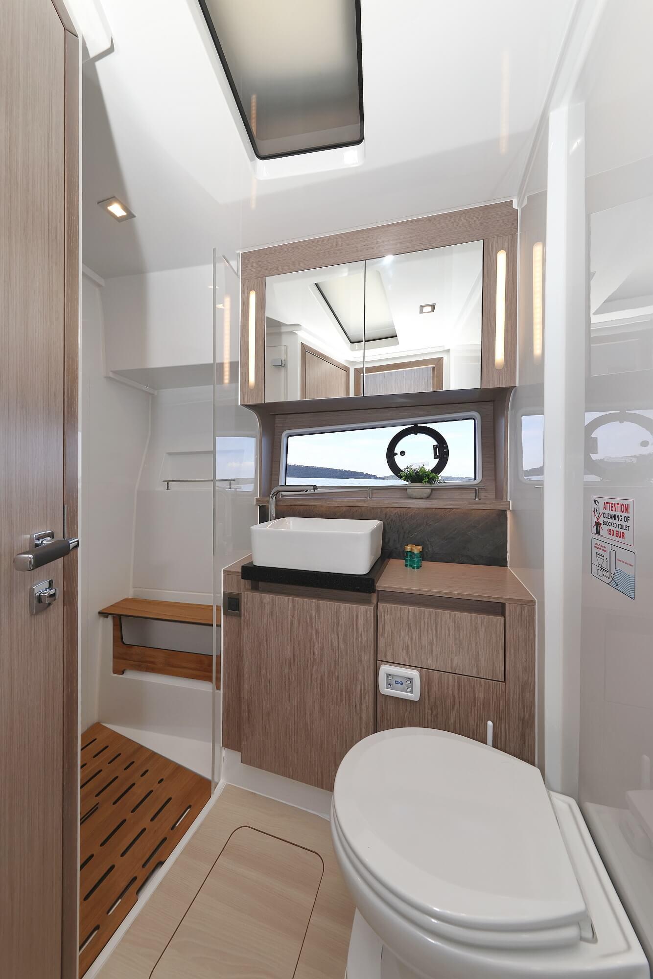 Motor yacht 
