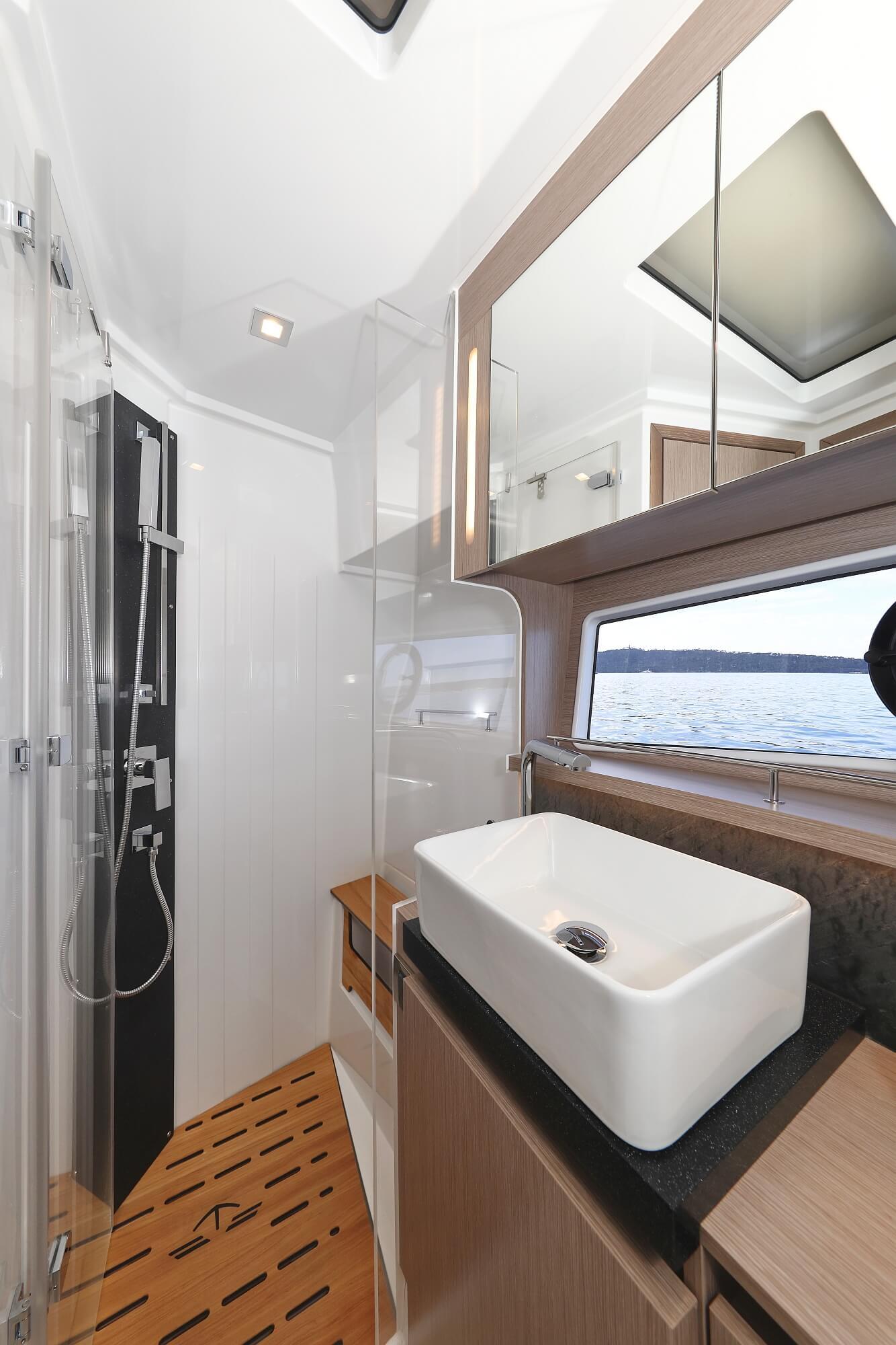 Motor yacht 