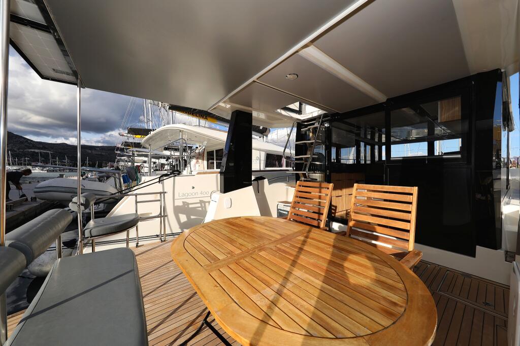 Motor yacht 
