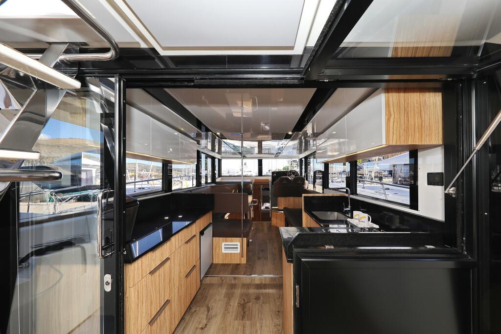 Motor yacht 