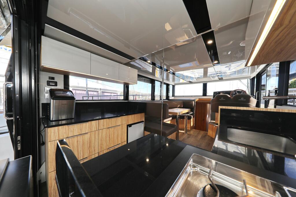 Motor yacht 