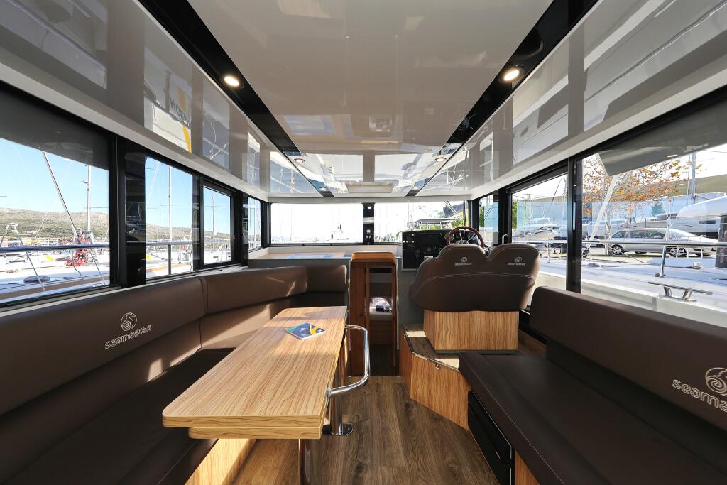 Motor yacht 